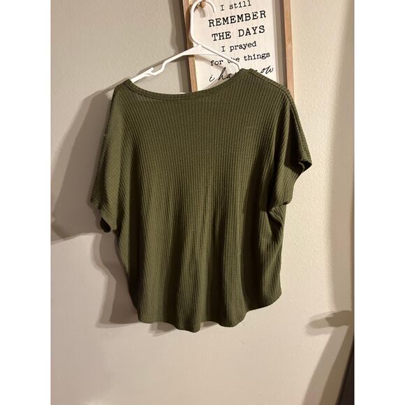 Women’s boutique waffle knit button down blouse size large - Picture 2 of 3